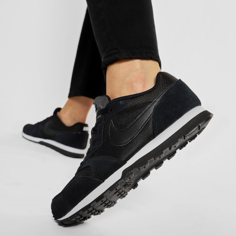 Nike black and white md runner 2 trainers Clearance